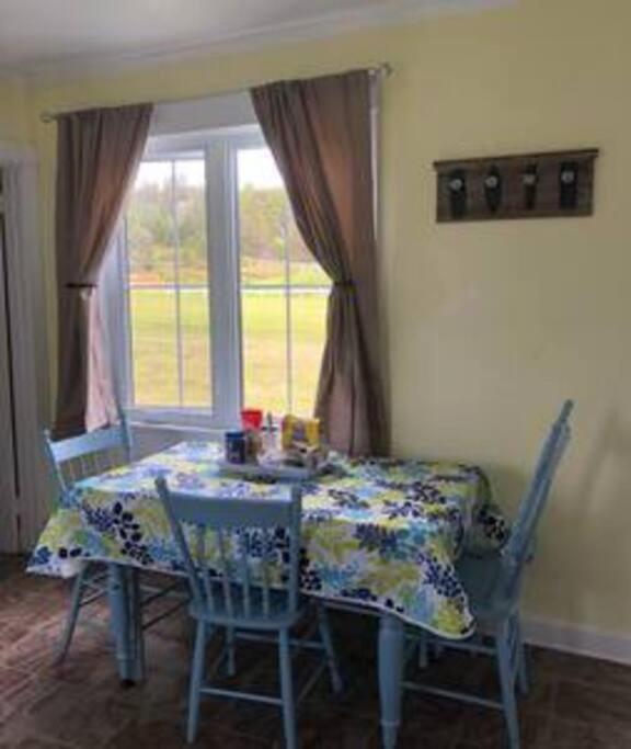 트윌링게이트 Experience Tranquility Cricket Field Offers Charming Retreat In Twillingatate 빌라 외부 사진